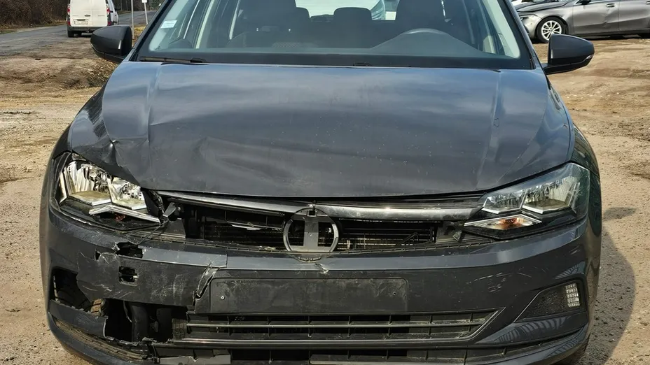 VOLKSWAGEN Polo -
