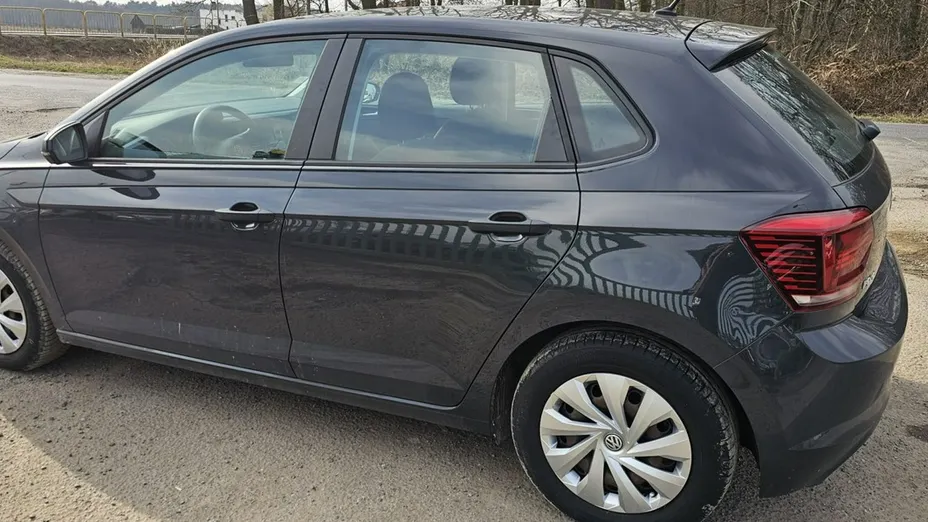 VOLKSWAGEN Polo -