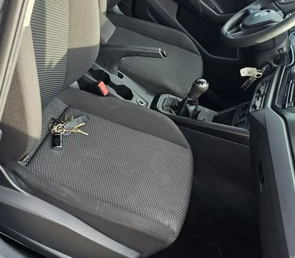 VOLKSWAGEN Polo -