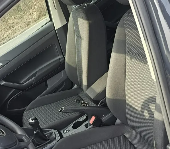 VOLKSWAGEN Polo -