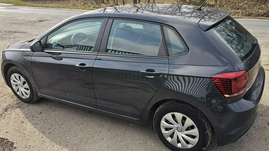 VOLKSWAGEN Polo -