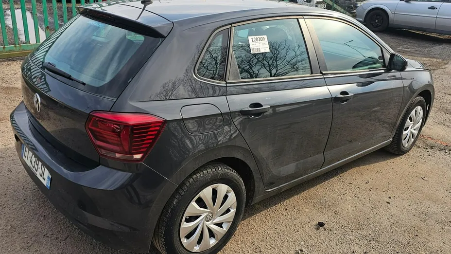 VOLKSWAGEN Polo -