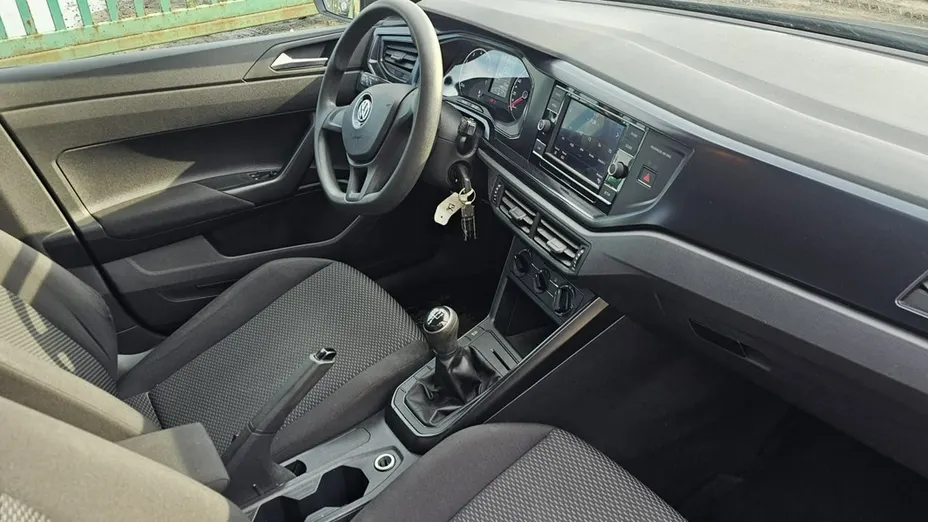 VOLKSWAGEN Polo -