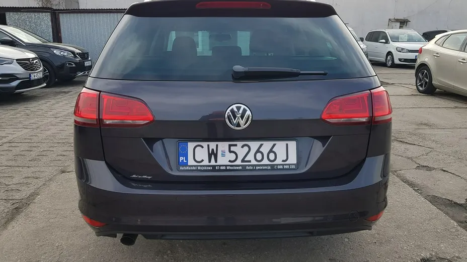 VOLKSWAGEN Golf -