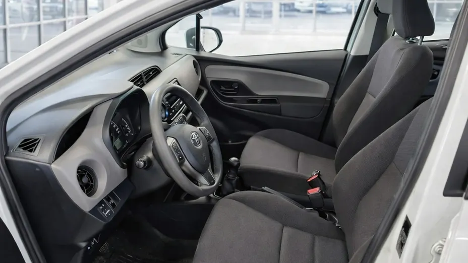 TOYOTA Yaris -