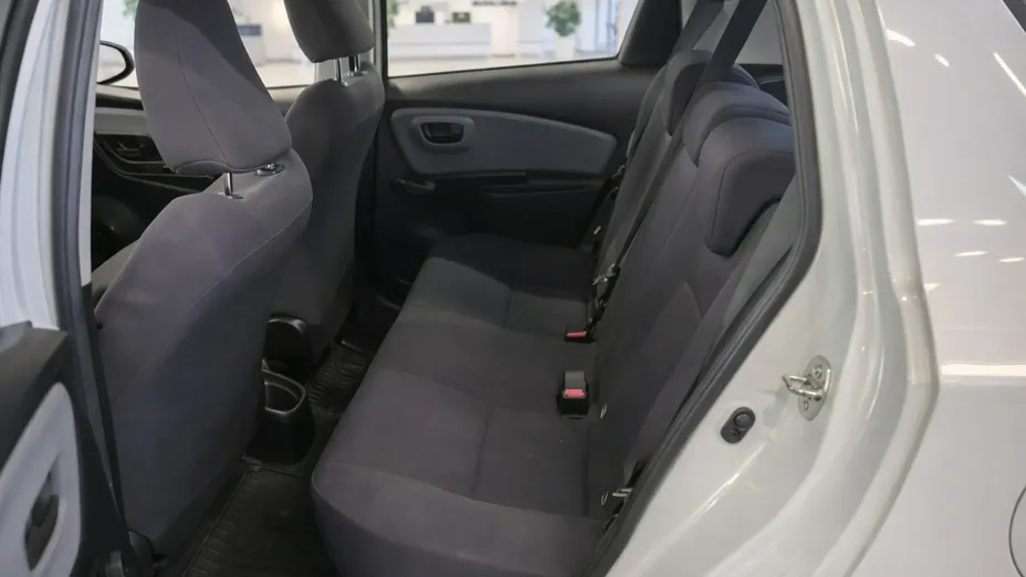 TOYOTA Yaris -