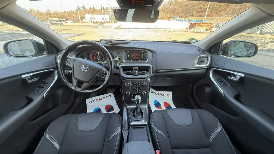 VOLVO V40 -