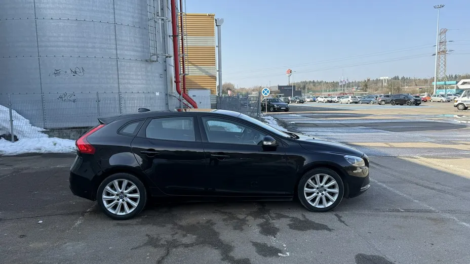 VOLVO V40 -