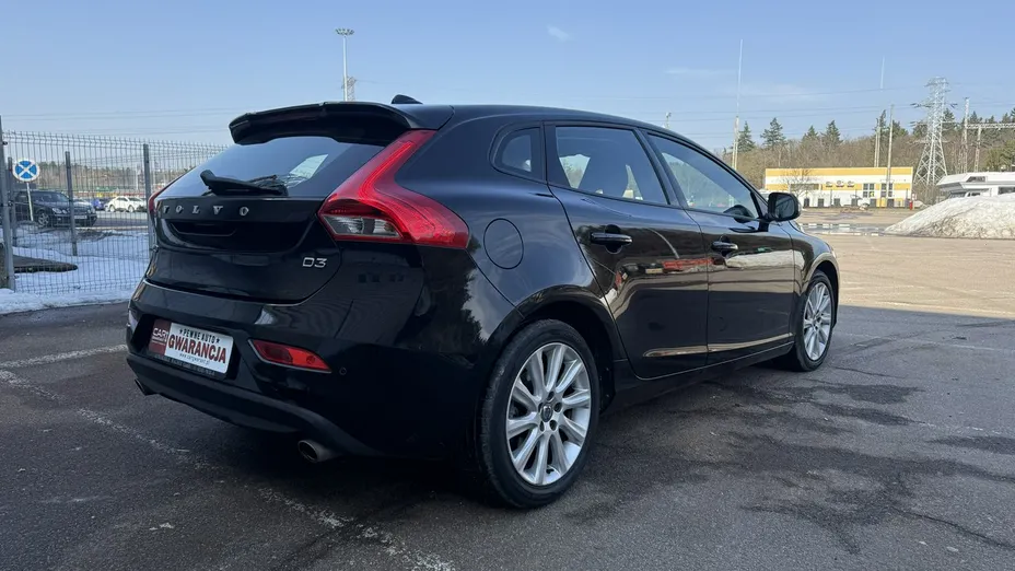 VOLVO V40 -