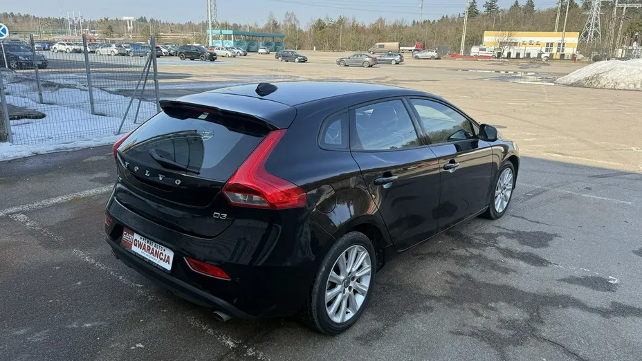 VOLVO V40 -
