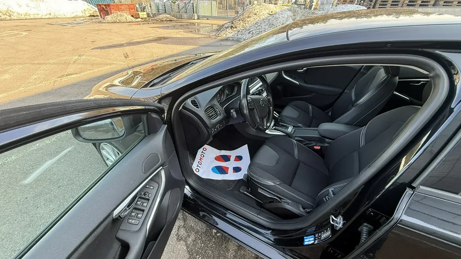 VOLVO V40 -