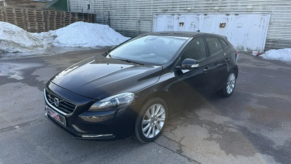 VOLVO V40 -