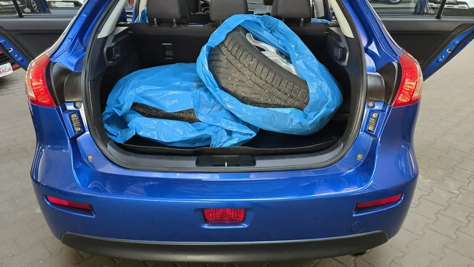 MITSUBISHI Lancer -