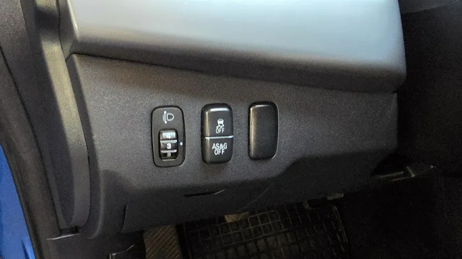MITSUBISHI Lancer -