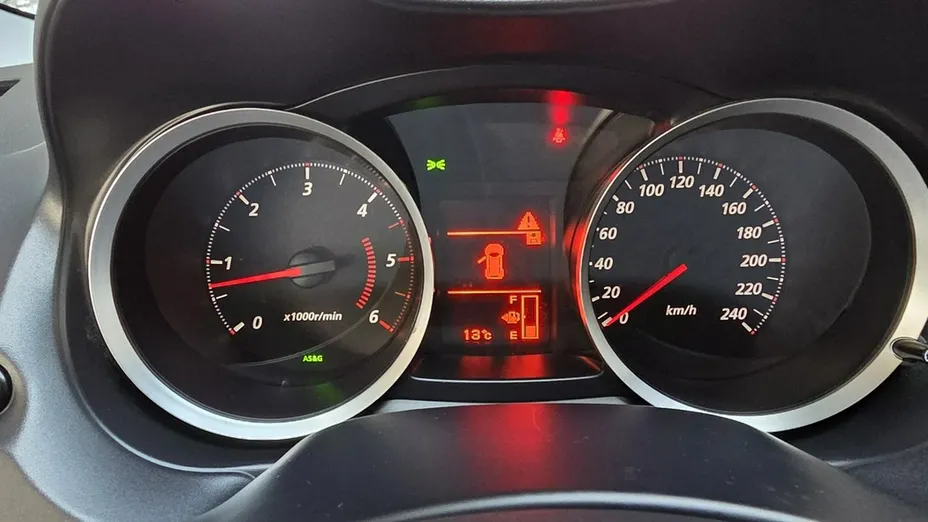MITSUBISHI Lancer -