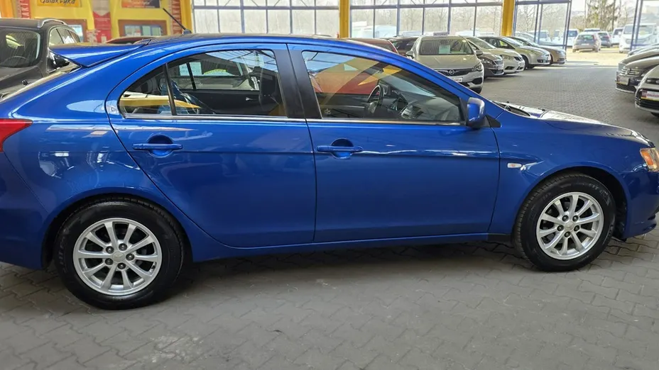 MITSUBISHI Lancer -