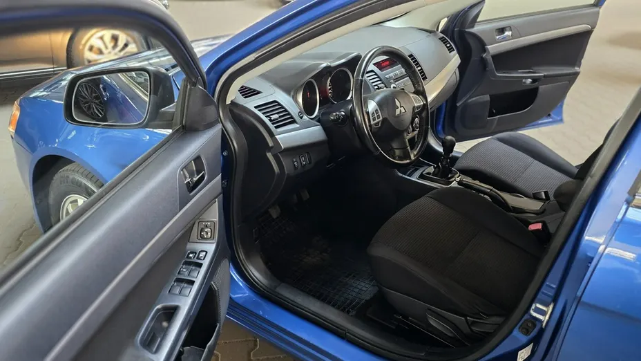 MITSUBISHI Lancer -