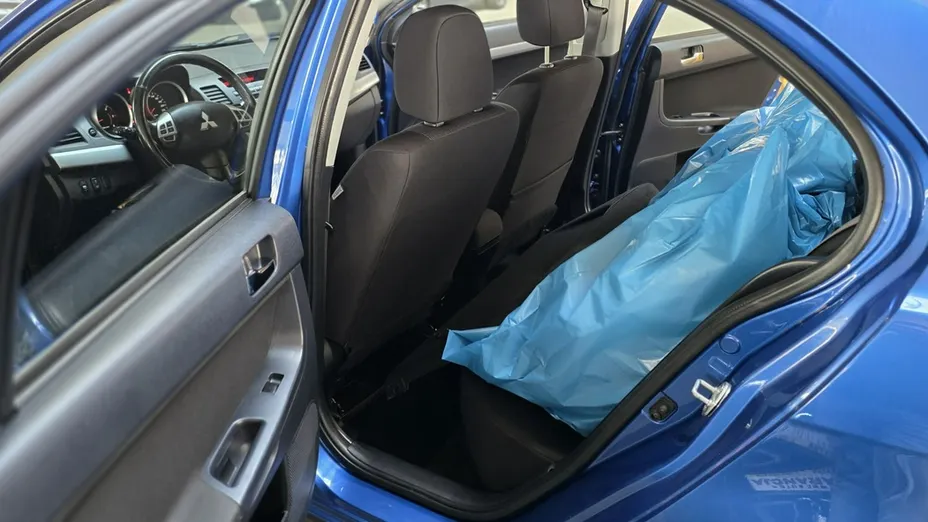 MITSUBISHI Lancer -