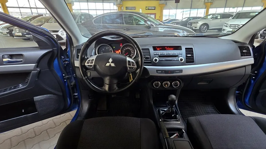 MITSUBISHI Lancer -