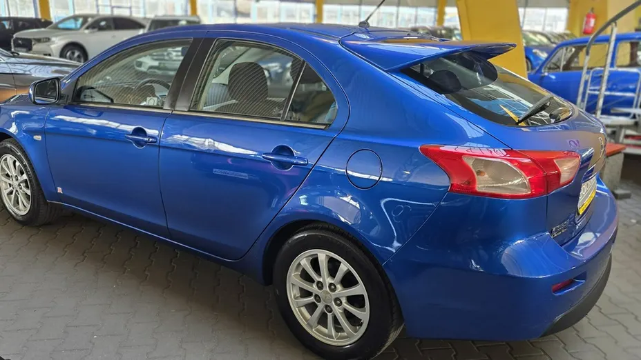 MITSUBISHI Lancer -