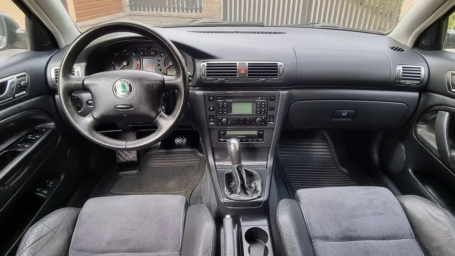 SKODA Superb -