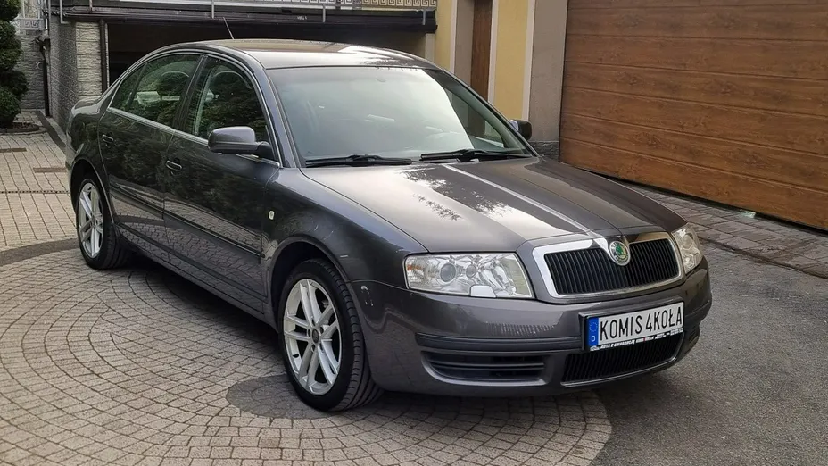 SKODA Superb -
