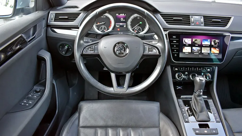 SKODA Superb -