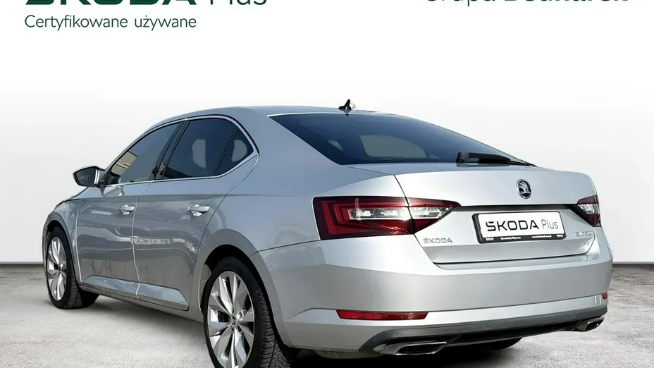SKODA Superb -