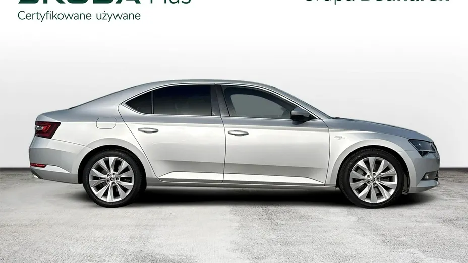 SKODA Superb -