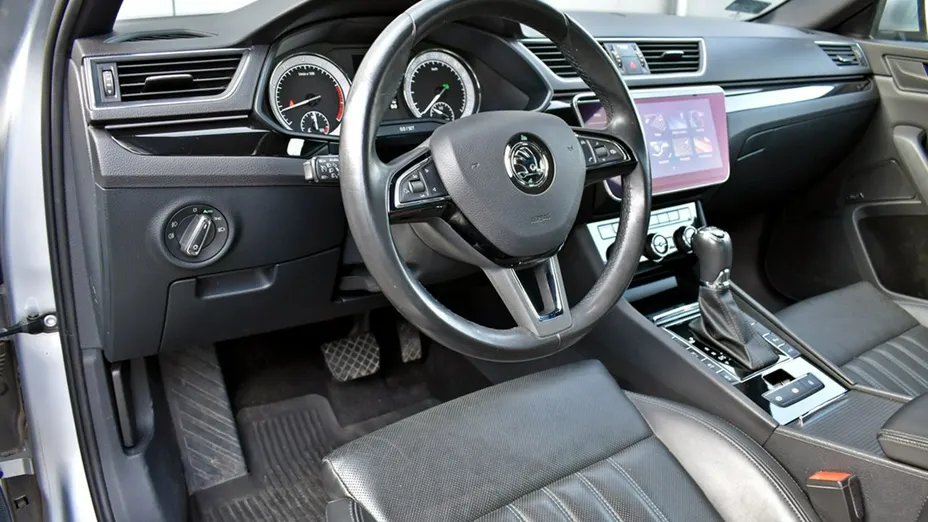 SKODA Superb -