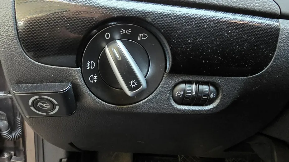 VOLKSWAGEN Jetta -