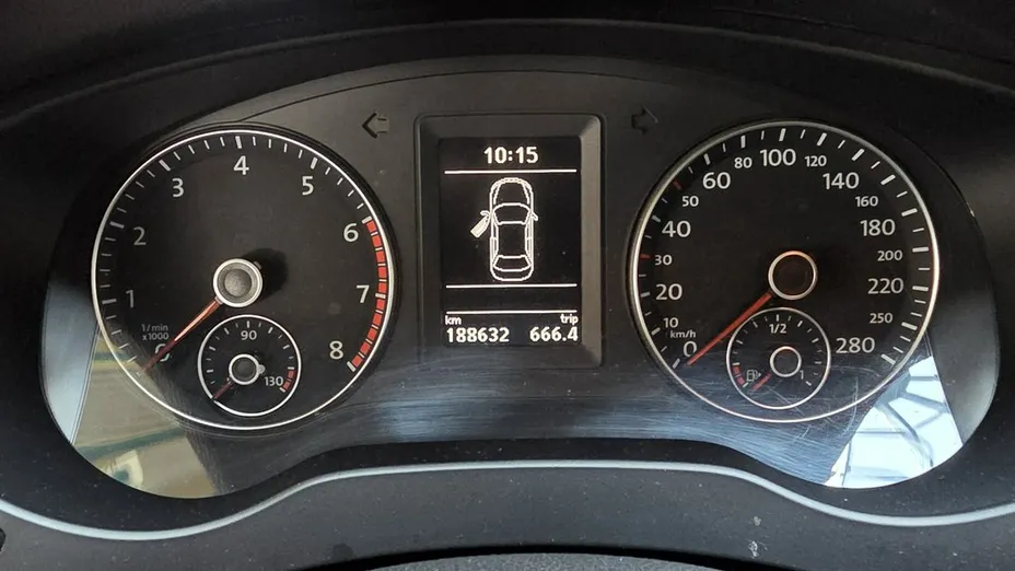VOLKSWAGEN Jetta -