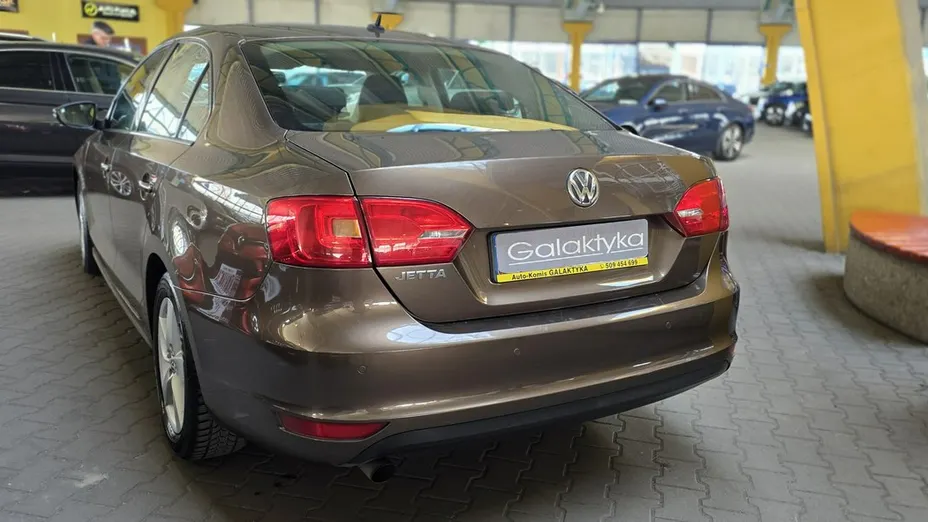 VOLKSWAGEN Jetta -