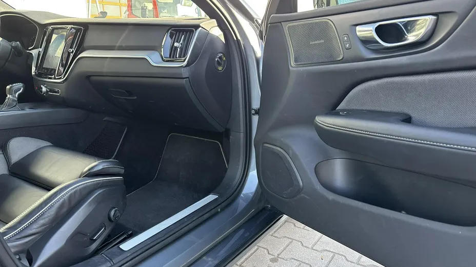 VOLVO V60 -