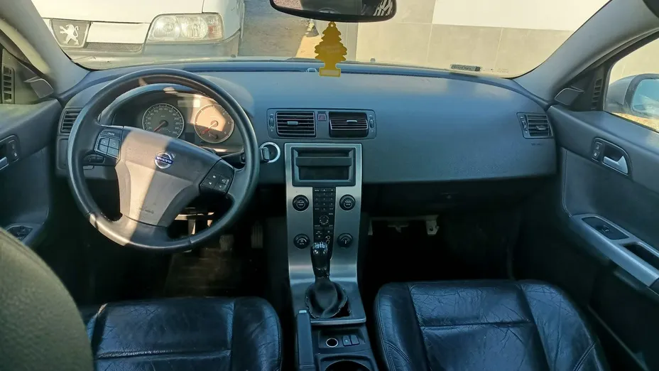VOLVO V50 -