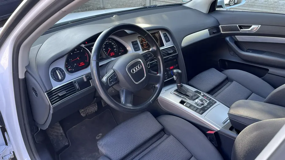 AUDI A6 -