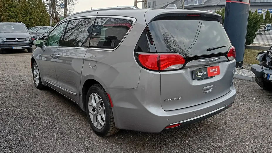 CHRYSLER Pacifica -