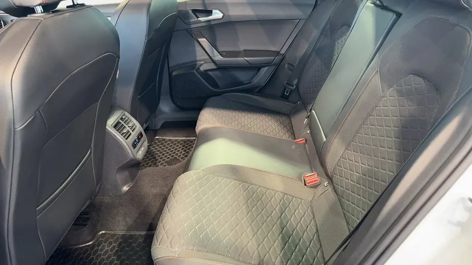 SEAT Leon Leon 1.5 eTSI FR DSG