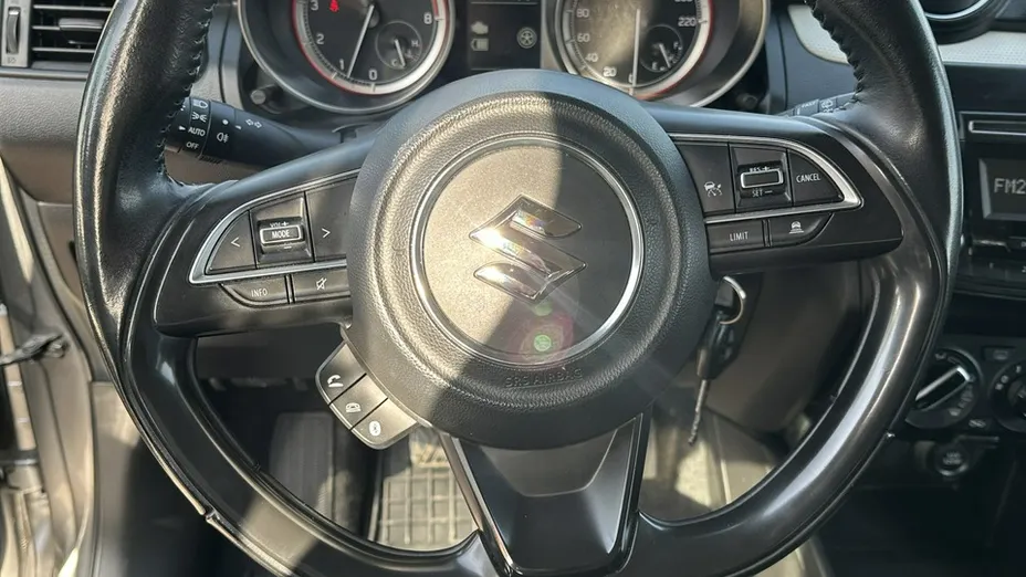 SUZUKI Swift -