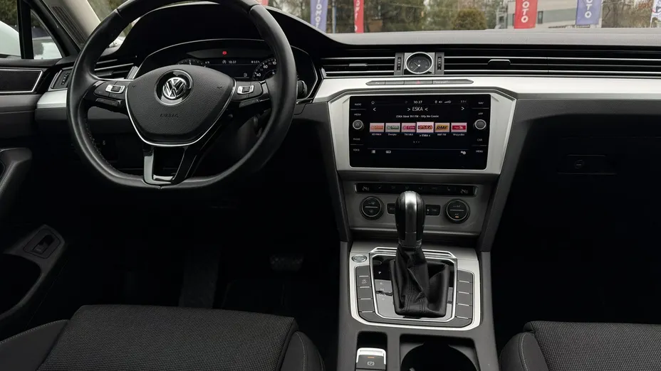 VOLKSWAGEN Passat -