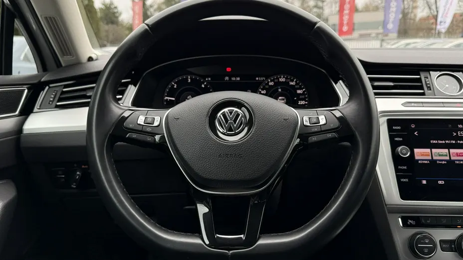 VOLKSWAGEN Passat -