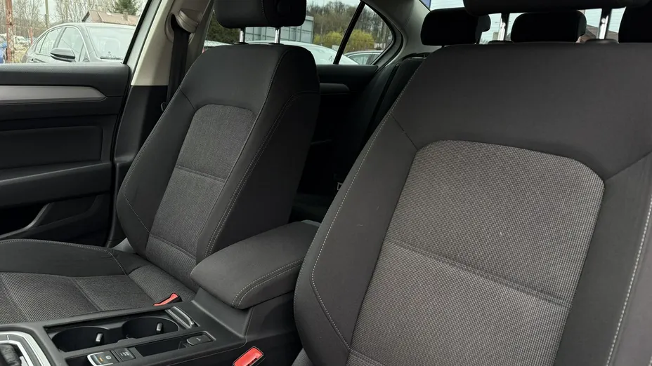 VOLKSWAGEN Passat -