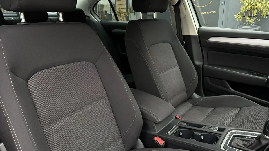 VOLKSWAGEN Passat -