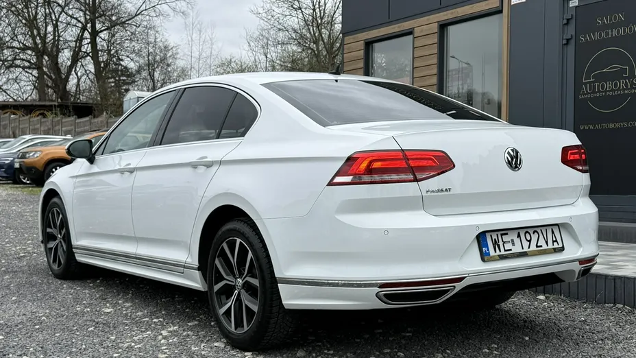 VOLKSWAGEN Passat -