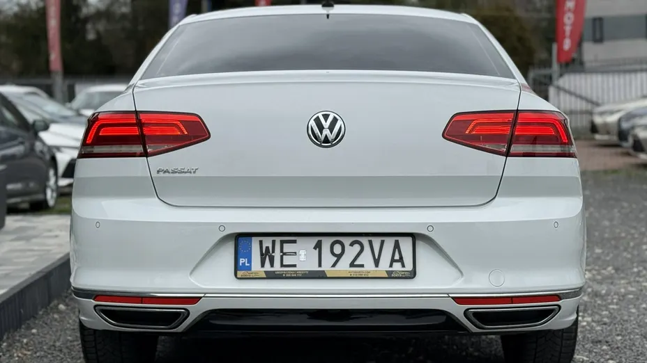 VOLKSWAGEN Passat -