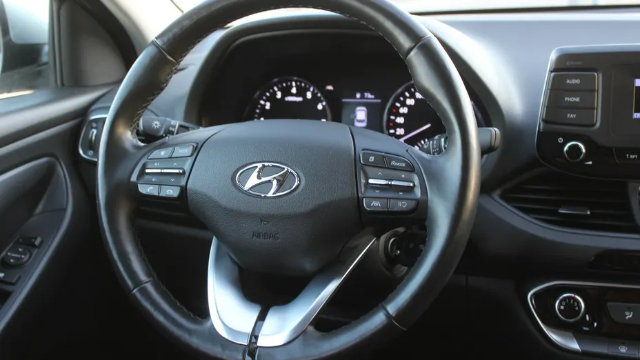 HYUNDAI i30 -