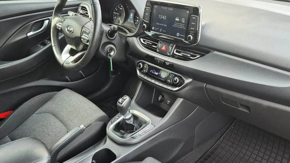HYUNDAI i30 -