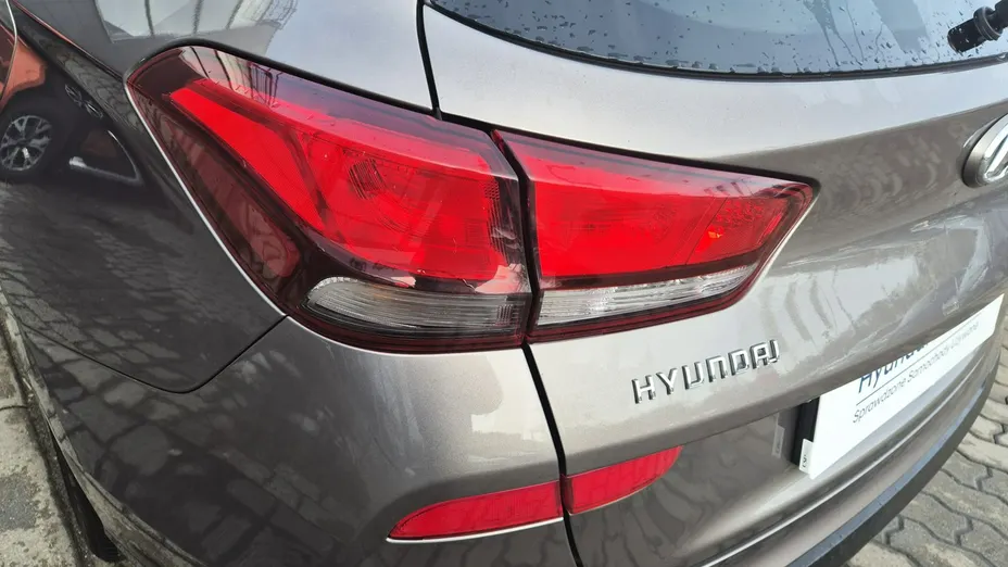 HYUNDAI i30 -