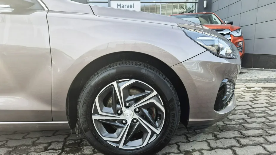 HYUNDAI i30 -