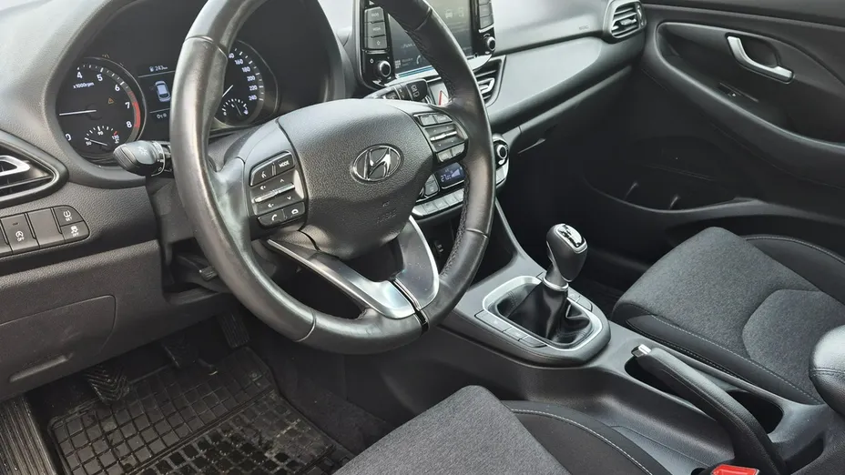 HYUNDAI i30 -